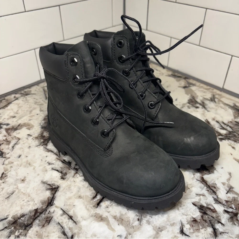 Black timberlands size 3.5